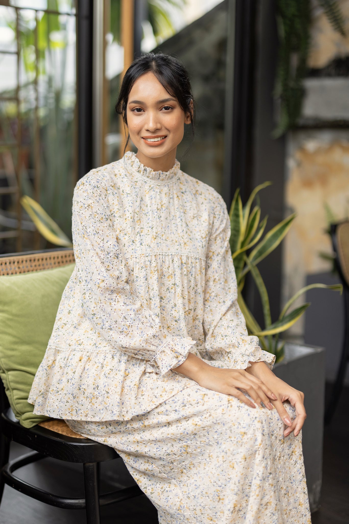 the Leia edition introduces yet another beauty in Leia Florescence. Our new and forever-love features an intricately designed embroidered matte crepe-de-chine in Frost and Crayola florescence prints, adorned with miniature scallop lace for a romantic flair.