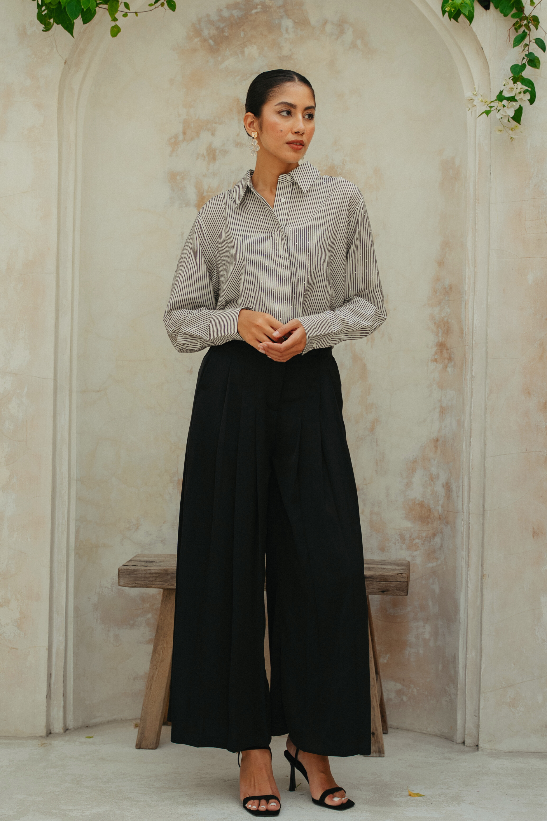 The Gwenn Cotton Rhinestone Shirt In Noir