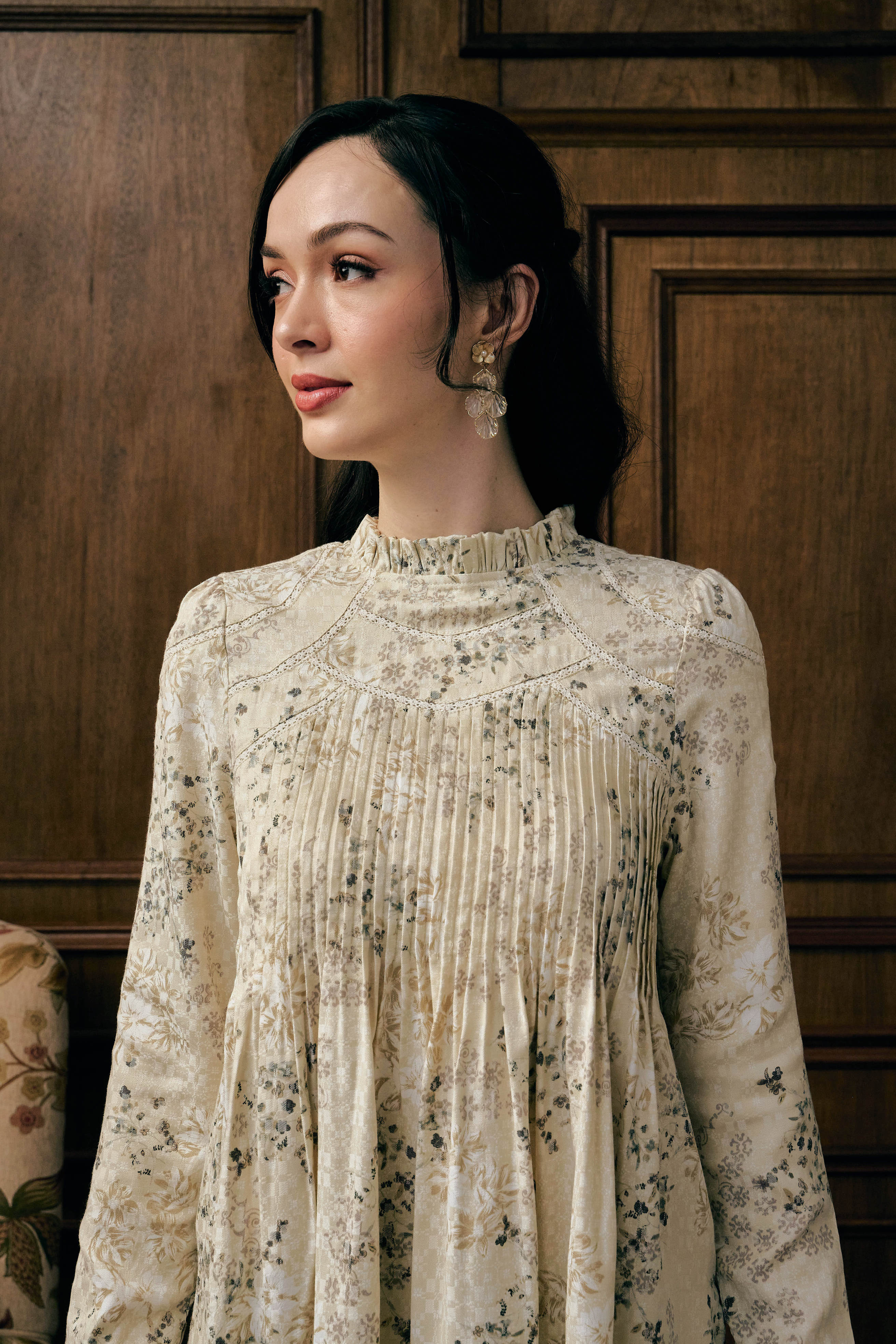 The Tradisi Jannah Kurung in Ecru