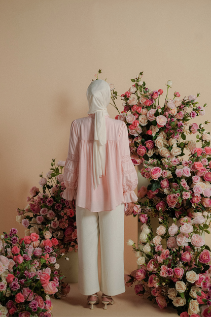 THE SONYA TOP IN LIGHT PINK