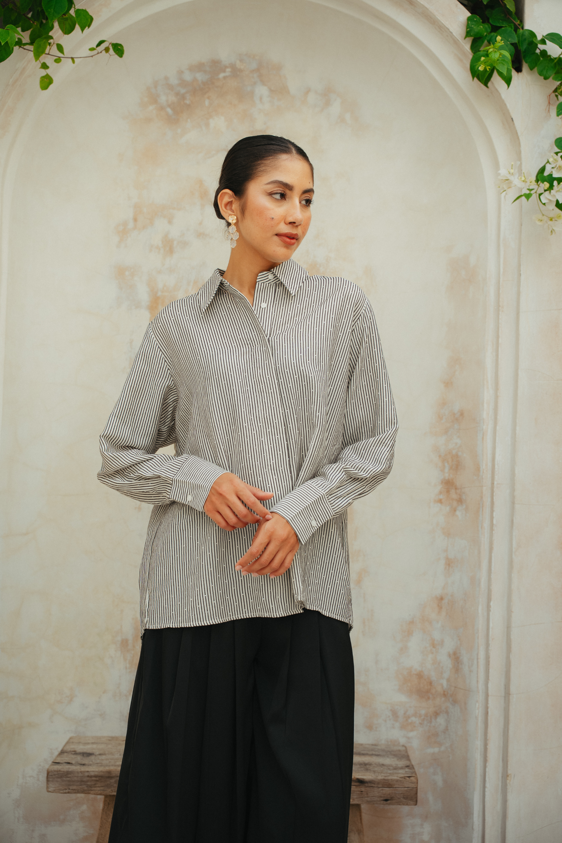 The Gwenn Cotton Rhinestone Shirt In Noir