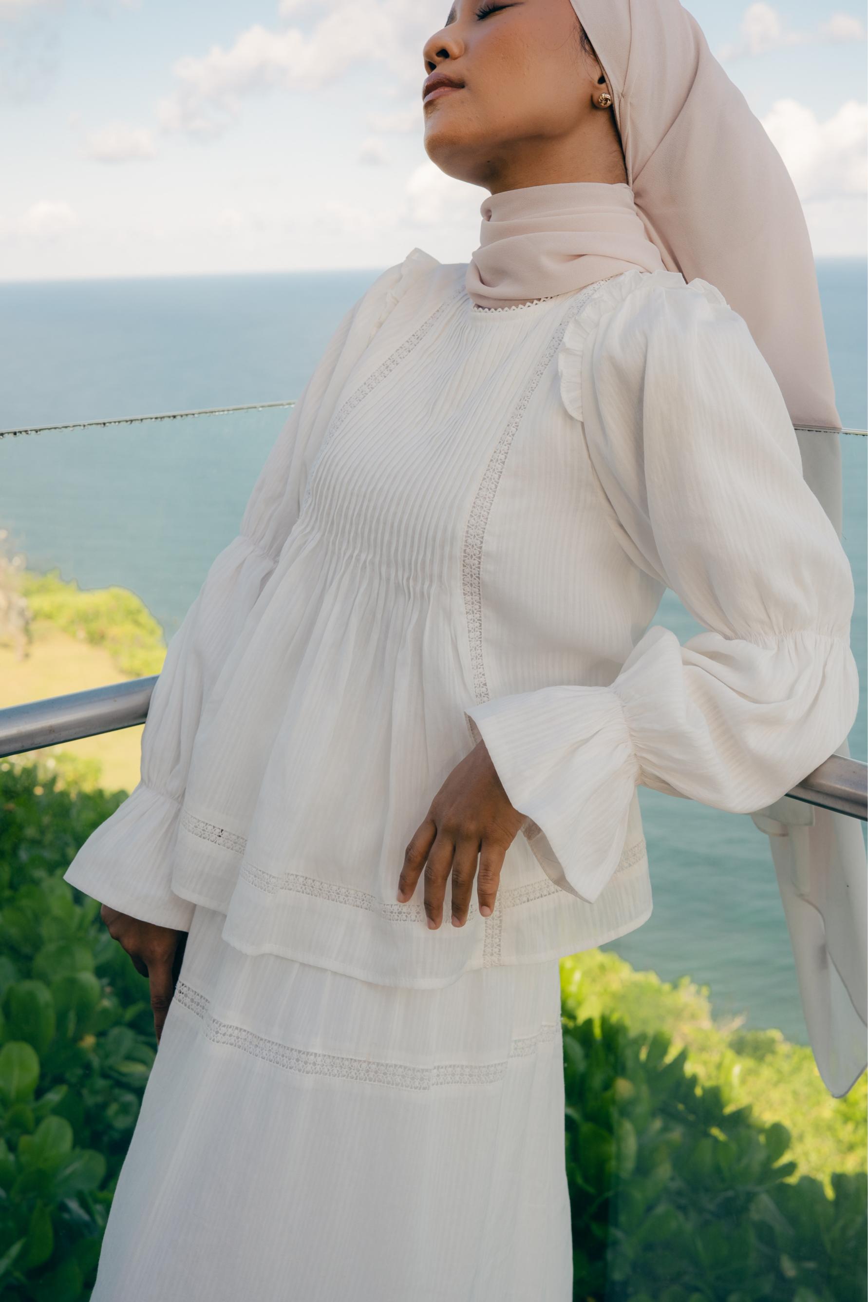 The Maya Set In White