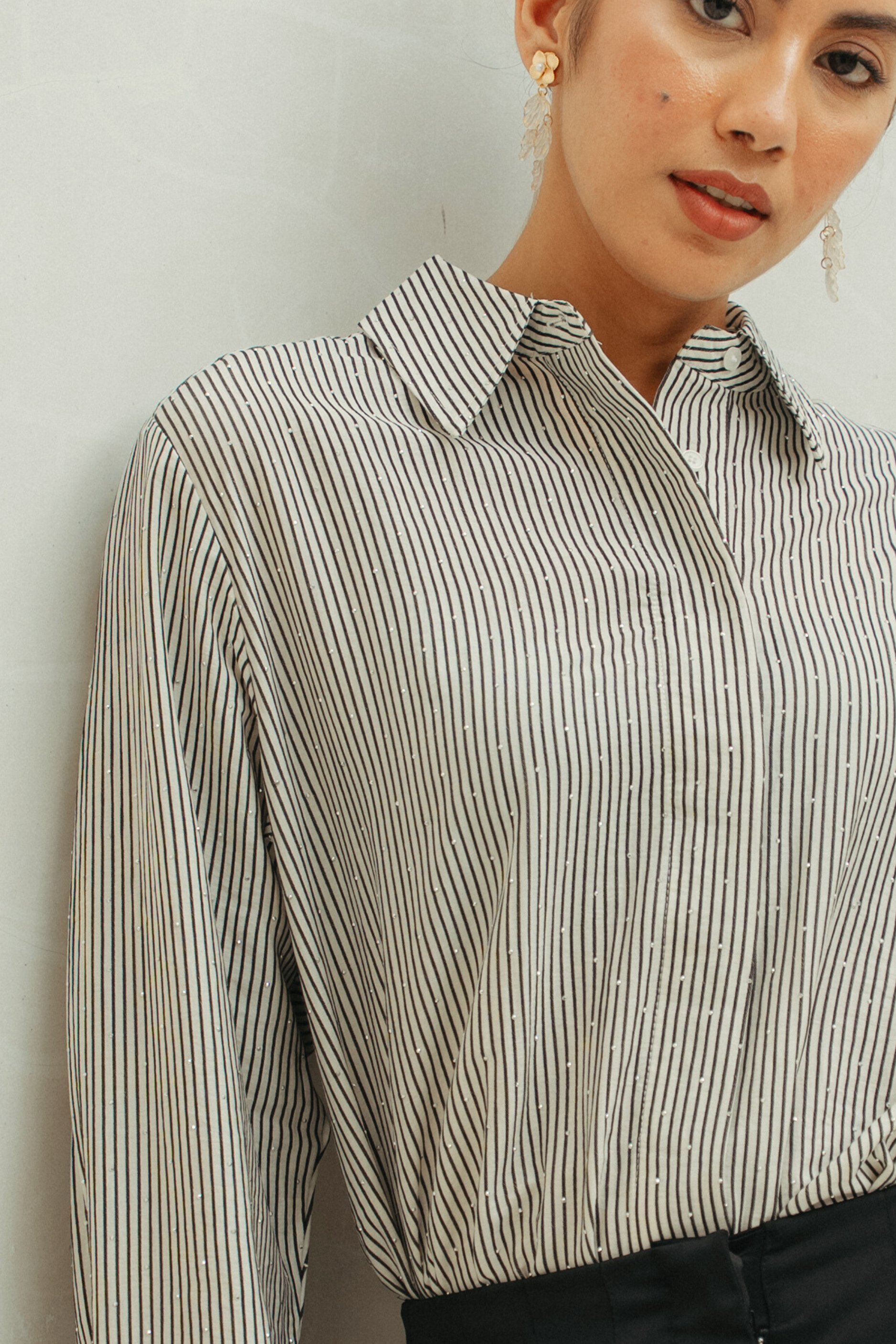 The Gwenn Cotton Rhinestone Shirt In Noir