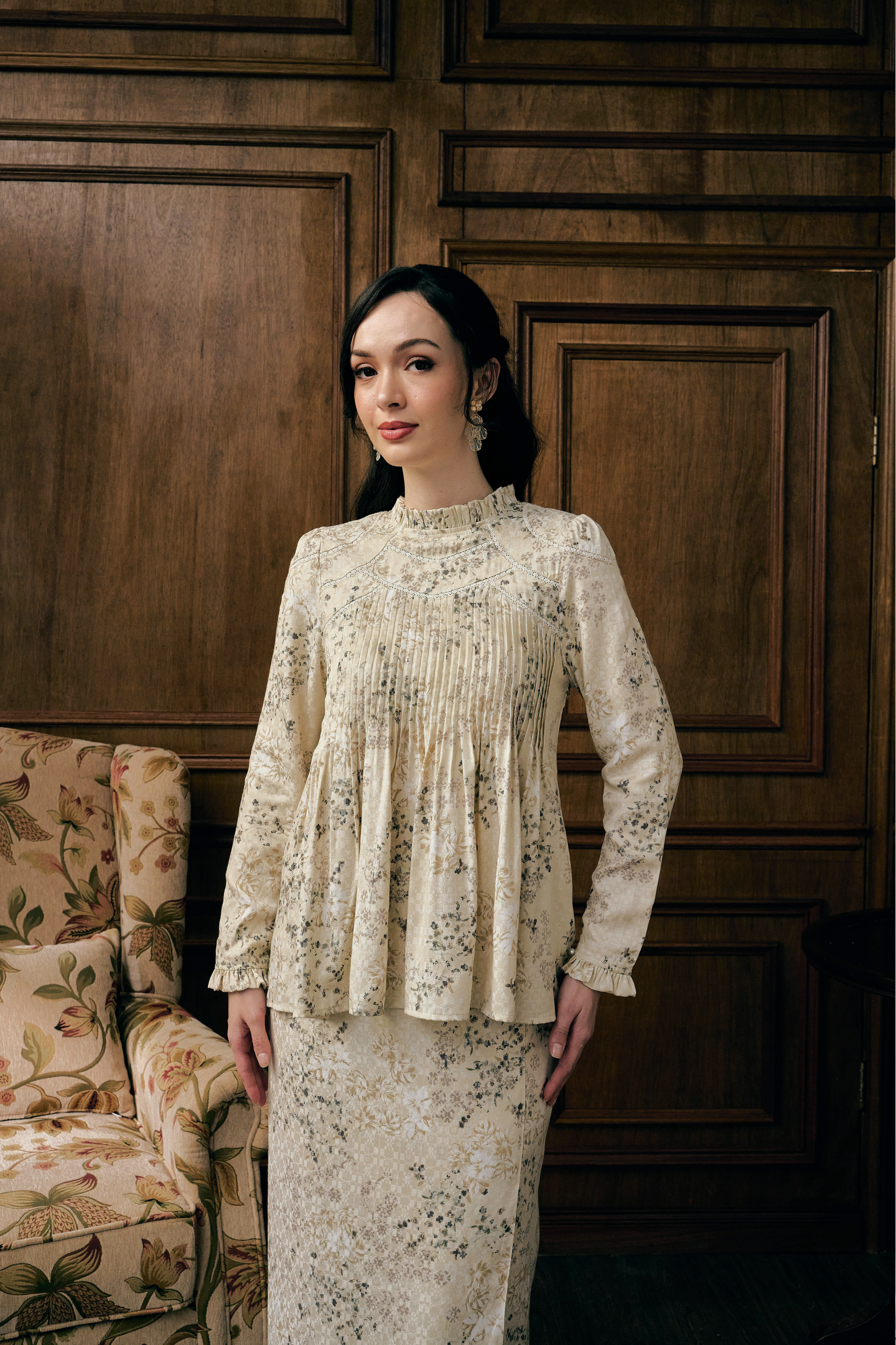 The Tradisi Jannah Kurung in Ecru