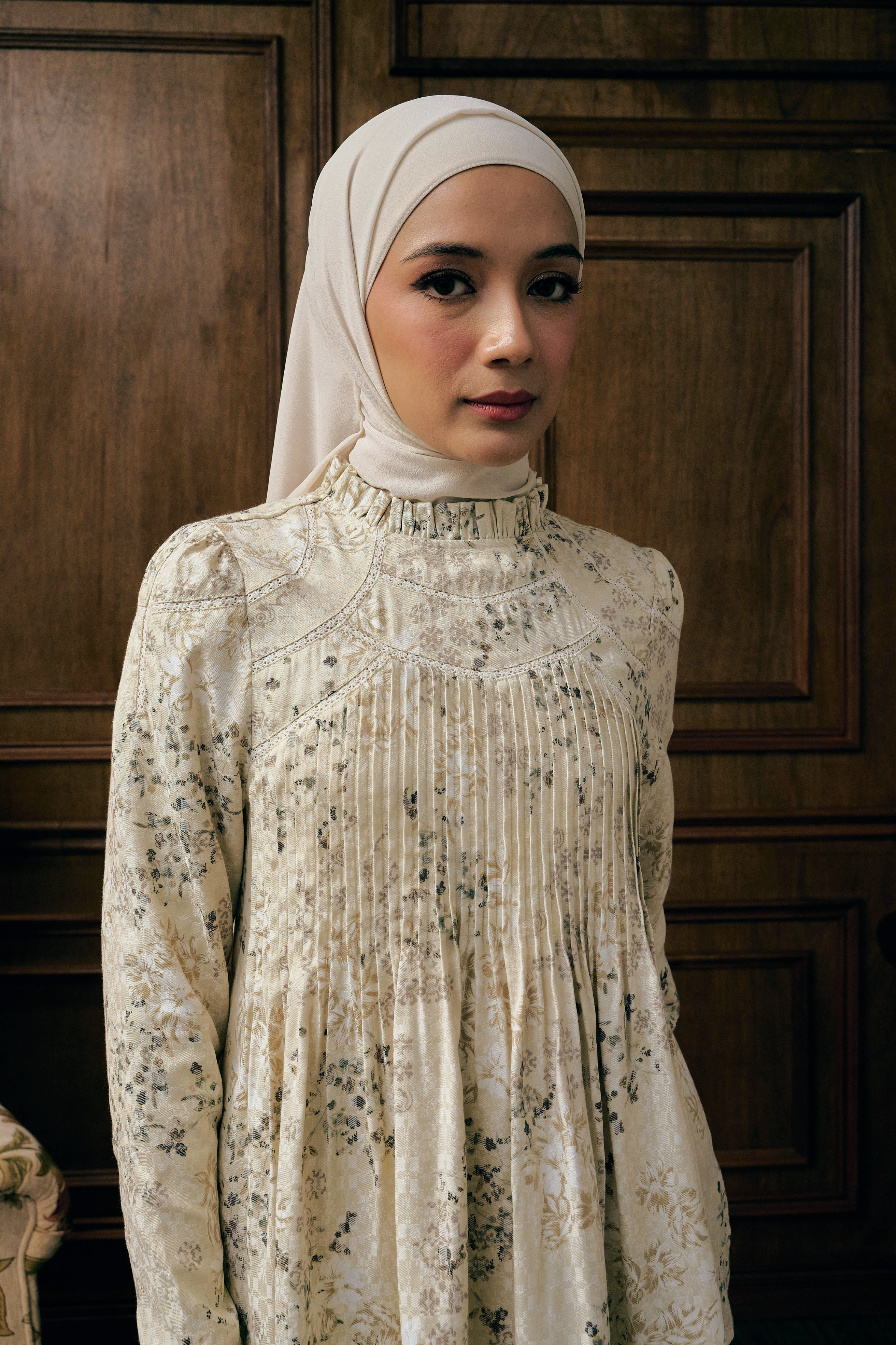 The Tradisi Jannah Kurung in Ecru