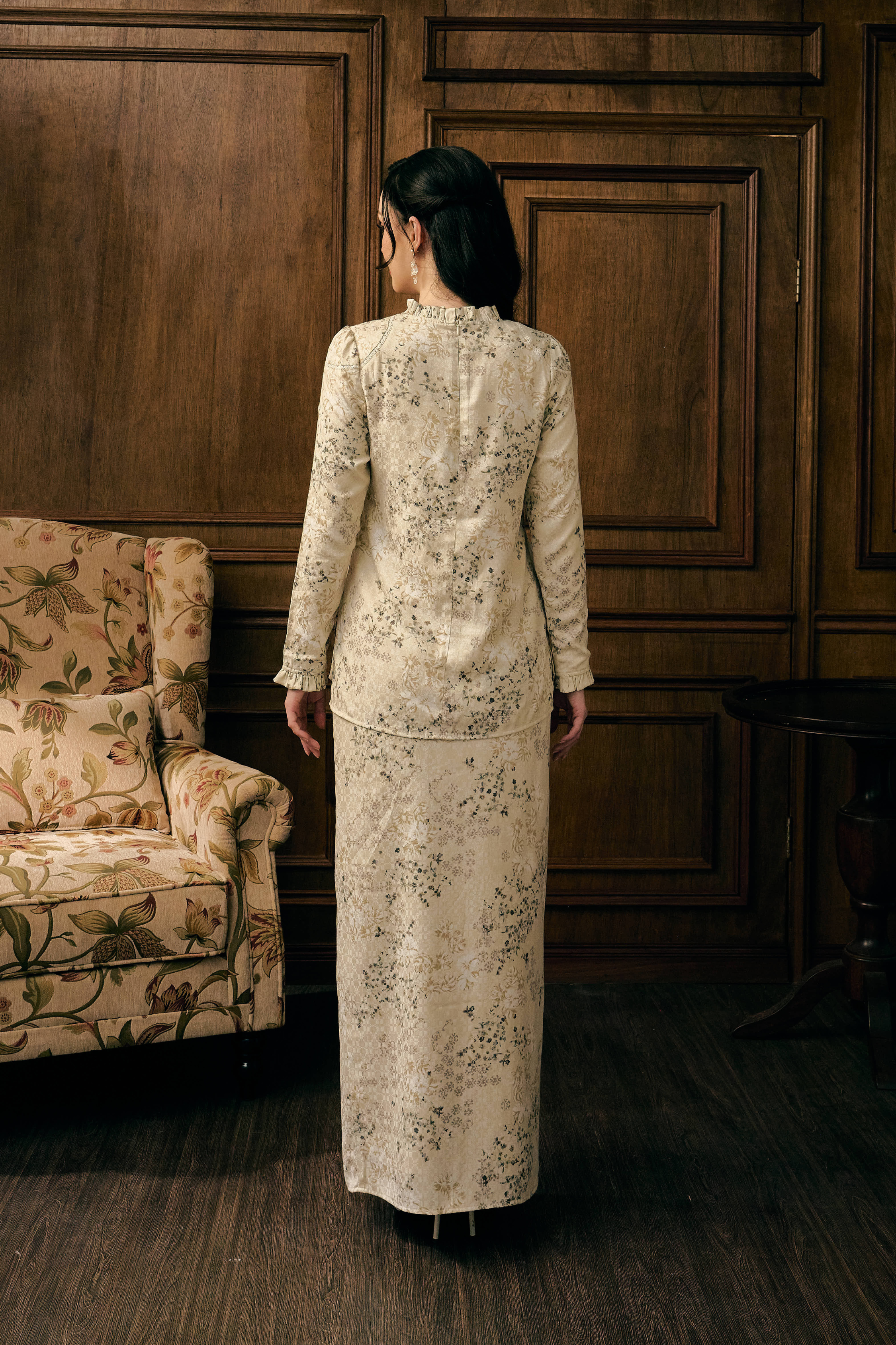 The Tradisi Jannah Kurung in Ecru