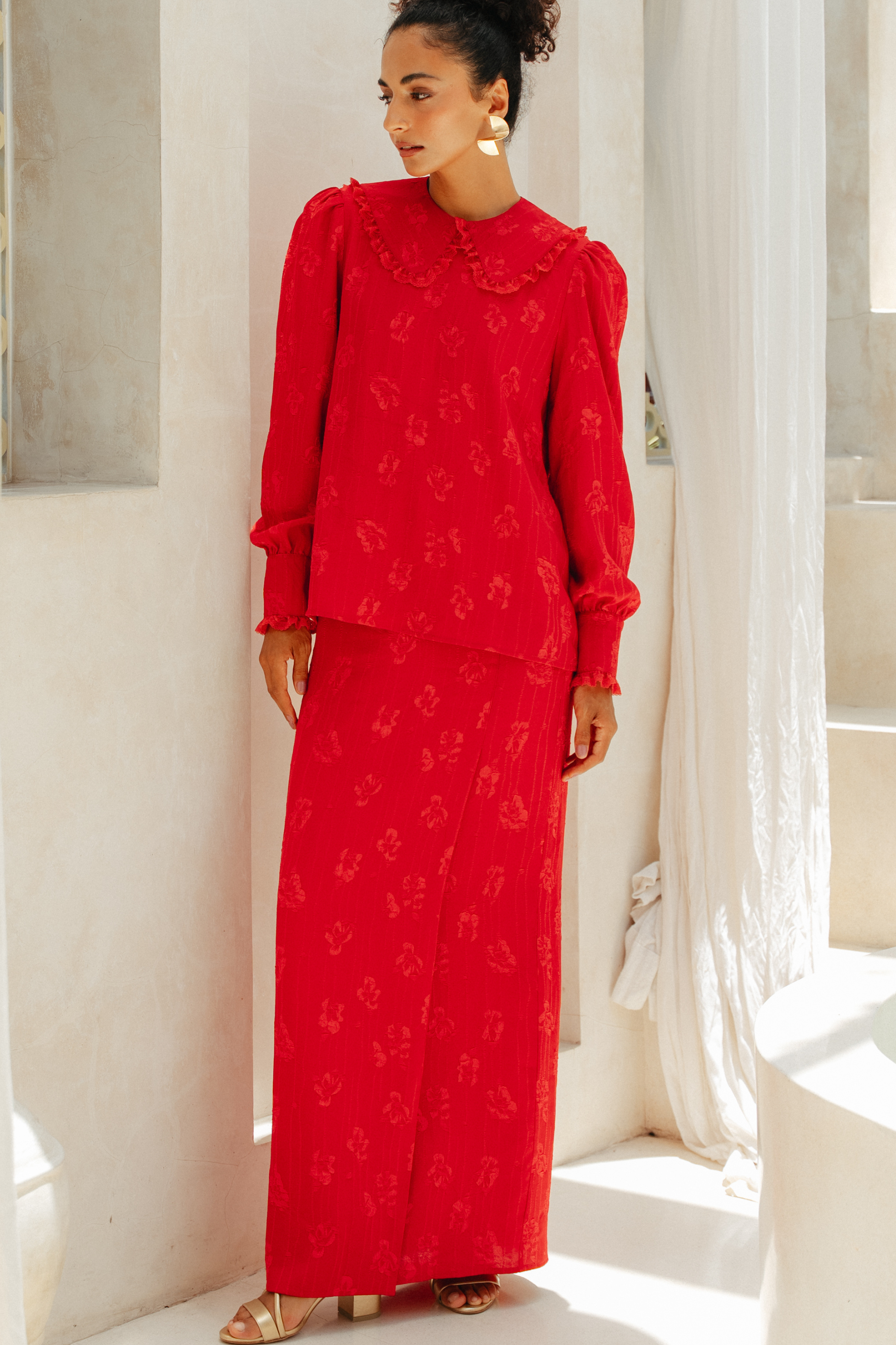 The Reversible Monroe Kurung in Scarlet