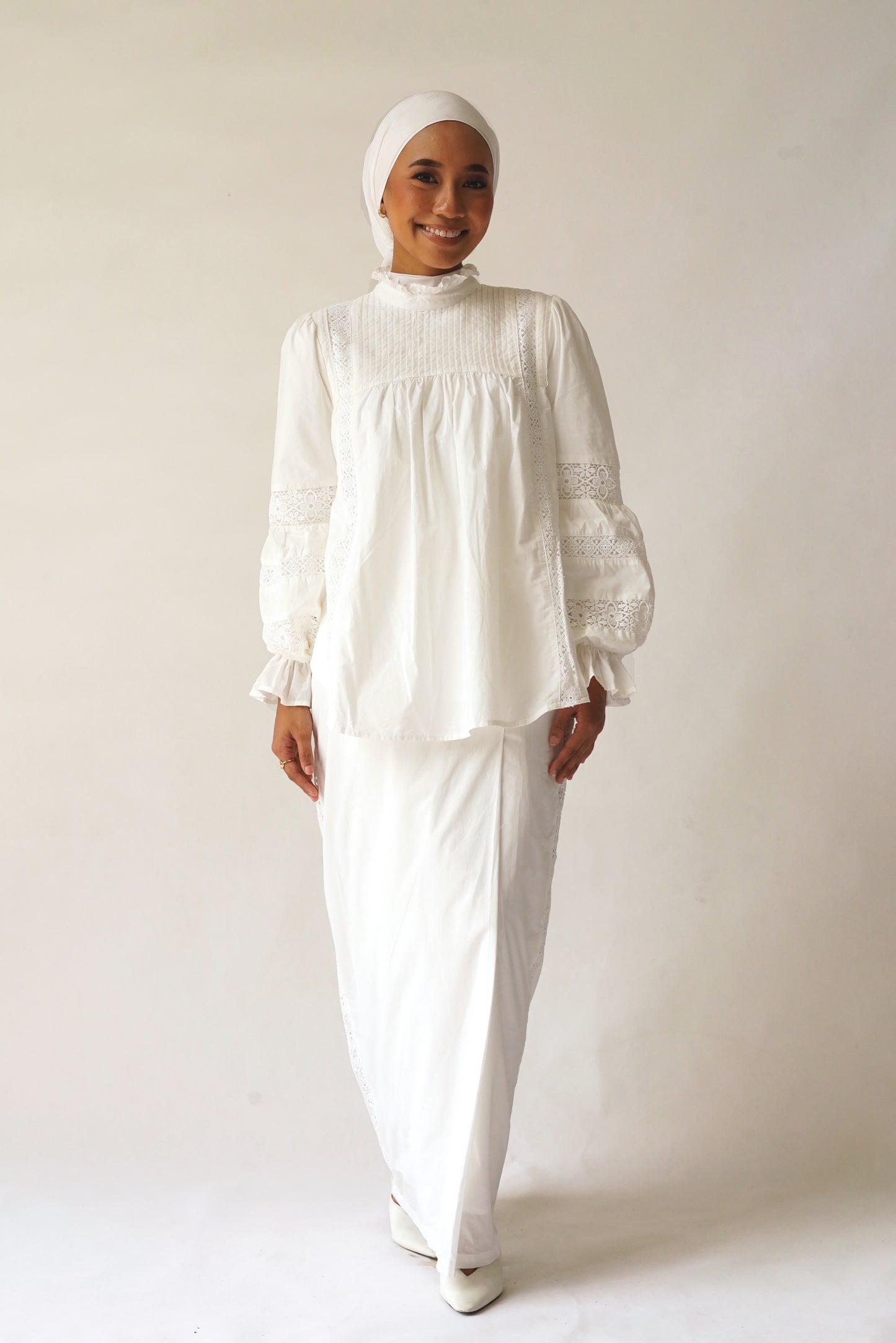 SOLANGE KURUNG IN CHANTILLY LACE