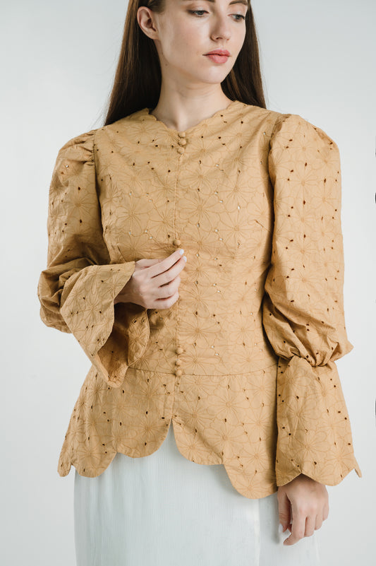 With its lacy festoons and scallop edges, this otherwise simple top from CAR. LI is transformed into a work of art. 