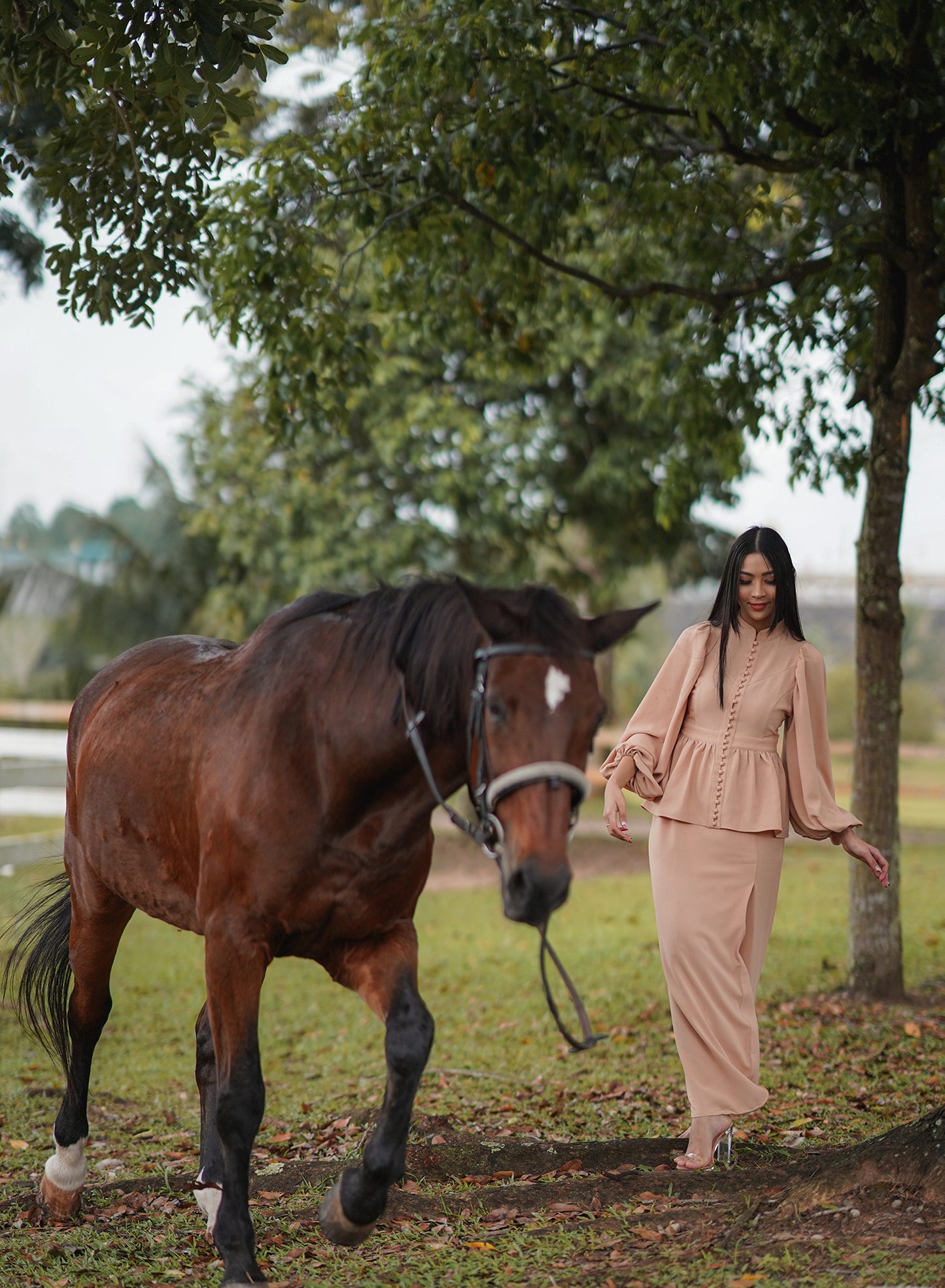 THE OPAL KURUNG IN ROSE BEIGE