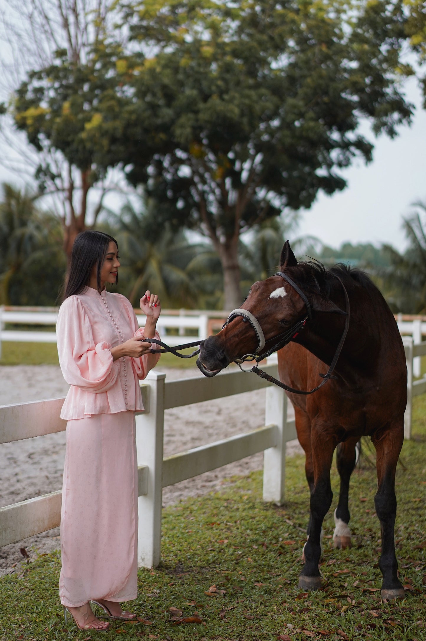 THE OPAL KURUNG IN CORAL PINK